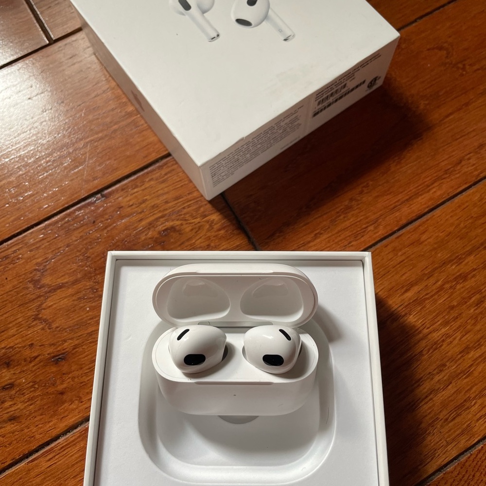 AirPod pros - Picture 6 of 7